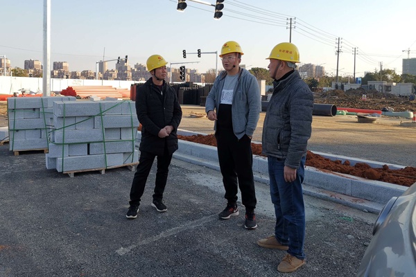 南昌市政建設黨委副書記總經理王海龍到洛陽東路綜合改造工程指導工作600400p1.jpg