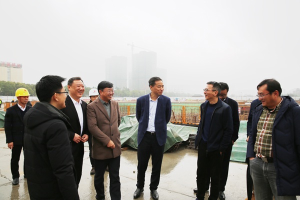 市政公用集團黨委書記董事長鄧建新南昌市城區(qū)城鎮(zhèn)污水全收集全處理達標(biāo)整治工程調(diào)研6001.jpg