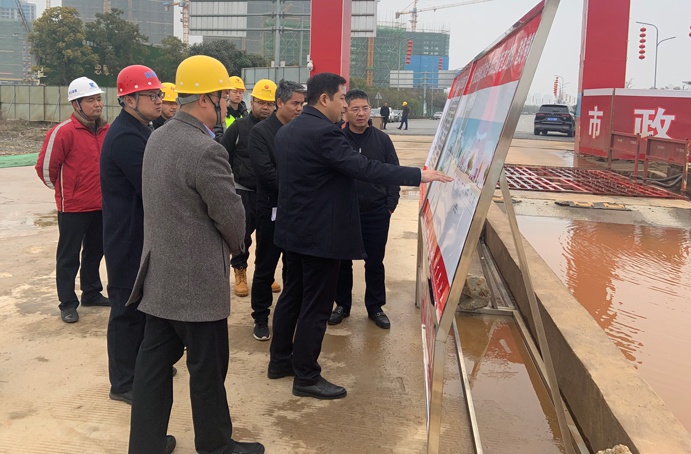 南昌縣委常委,縣政府黨組副書記、副縣長付向宇到小藍(lán)大道快速化工程走訪調(diào)研691.jpg