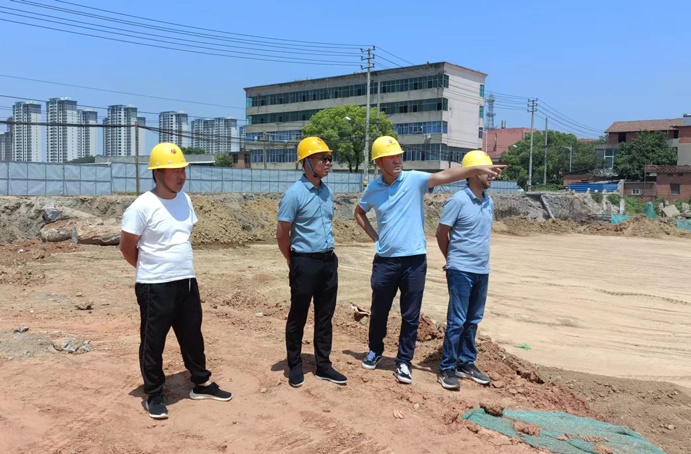 黎德義到廣州路東延工程、昌東三路道路建設(shè)工程開(kāi)展安全質(zhì)量檢查