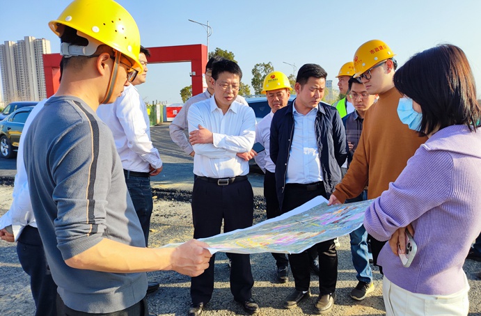 市政公用集團(tuán)劉順保到朱橋東路項(xiàng)目、昌東三路項(xiàng)目、秦坊安置房項(xiàng)目調(diào)研