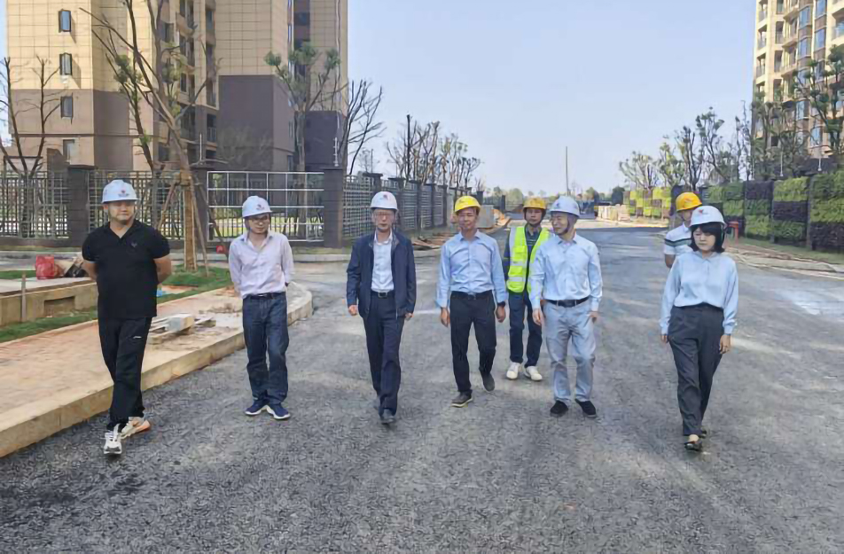 鄭學(xué)平到秦坊安置房項目、杭州路項目調(diào)研