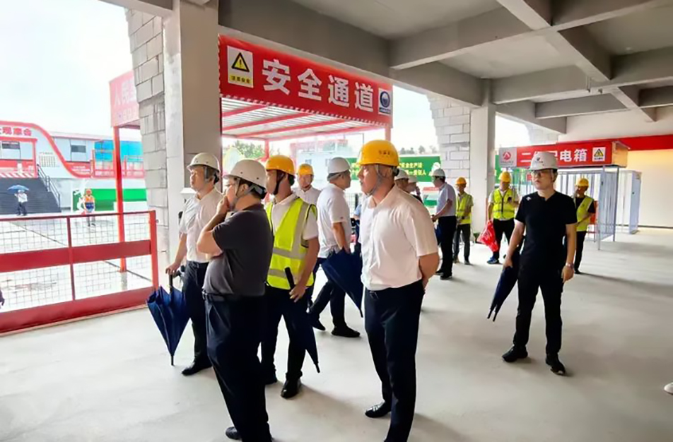 江西省城鎮(zhèn)發(fā)展服務中心李漢華到新建醫(yī)院二部項目調研